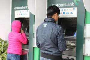 Làm gì để rút tiền ATM an toàn ngày Tết?