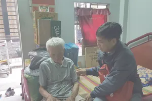 Cha già nuôi hai con gái phát triển không bình thường