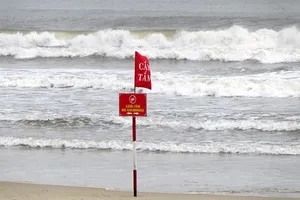 Ngày hè đi tắm biển sao cho an toàn?