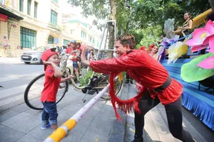 Hà Nội sôi động với Carnival và Liên hoan múa rồng