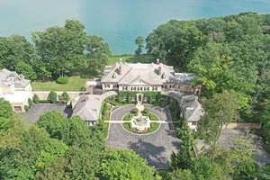 Siêu biệt thự rớt giá thảm hại 