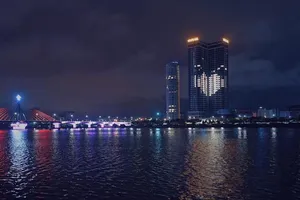 Vinpearl thắp sáng biểu tượng yêu thương, cùng chống dịch COVID-19