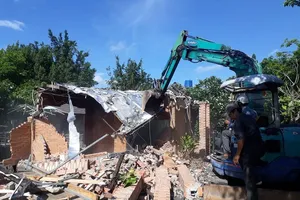 Nóng: Đang tiếp tục cưỡng chế tháo dỡ Gia Trang quán