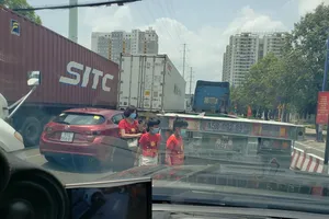 Kẹt cứng tại hàng loạt tuyến đường ở TP Thủ Đức