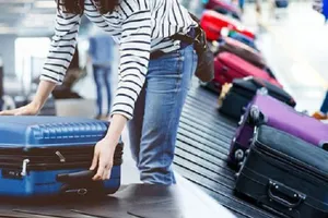 Trộm cắp tại sân bay, 2 vị khách bị cấm bay 12 tháng
