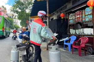 Gas thuộc mặt hàng bình ổn giá. ẢNH: TÚ UYÊN 