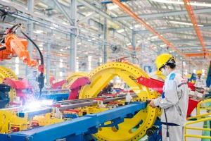 Ra mắt thương hiệu xe bus được thiết kế từ ý tưởng rồng thiêng