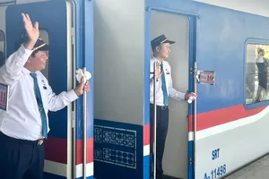 Đường sắt chính thức ra mắt đoàn tàu 'check-in di động'