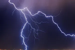 Hướng dẫn giảm thiểu thiệt hại và phòng, tránh sét đánh