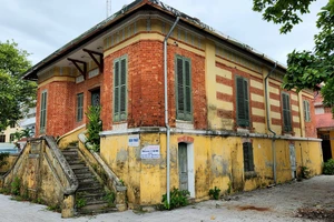 Khó xử lý nhiều trụ sở công bỏ hoang trên đất vàng