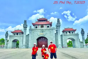 Check in 63 tỉnh, thành với áo cờ đỏ sao vàng 