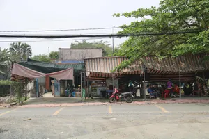 Dự án ngàn tỉ mở rộng Quốc lộ 50 còn vướng 1, 2 căn nhà 