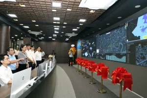 Các đại biểu tham quan Trung tâm Vận hành hệ thống cấp nước (SWOC).