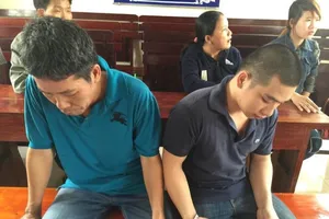 Hoãn xử vụ Tòa bất ngờ bắt tạm giam