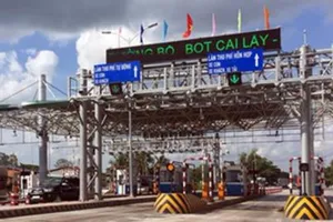 Mua vé thu phí bằng tiền lẻ: Sai gì mà đòi xử!