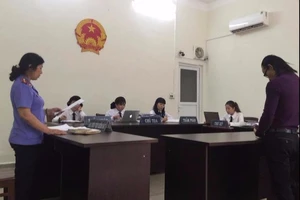 Bị cáo khốn đốn vì luật sư... đem con bỏ chợ