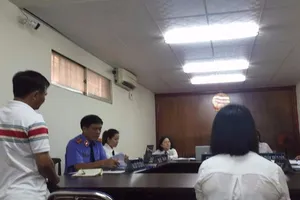 Đang xử vụ án mẹ làm con gái 2 tuổi tử vong