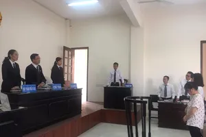 Tòa triệu tập điều tra viên để làm rõ dấu hiệu dụ cung