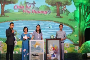 Chia sẻ yêu thương tặng quà cho 400 trẻ đặc biệt khó khăn