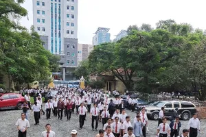 Phiên tòa xét xử vụ Vinasun và Grab đông nghẹt người 