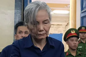 Người phụ nữ quyền lực một thời của DAB tóc bạc phơ tại tòa