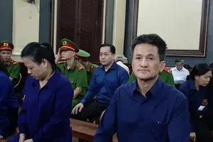 Vụ Vũ 'nhôm': Chủ tọa yêu cầu luật sư... mặc đồ đúng quy định