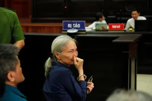 Người phụ nữ quyền lực một thời nức nở nói lời sau cùng