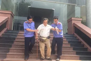 VKSND TP.HCM thụ lý yêu cầu đòi bồi thường oan 1 đồng danh dự 