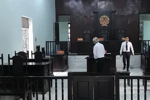 Thầy giáo dâm ô bất ngờ nhồi máu cơ tim, phiên tòa phải hoãn