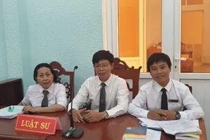 Các luật sư bảo vệ quyền và lợi ích cho người bị hại. Ảnh: BPL