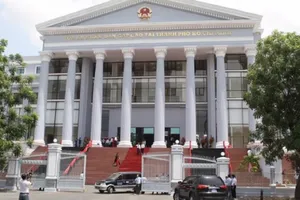 Đi kiện đòi nợ thì bị xem xét tội hình sự