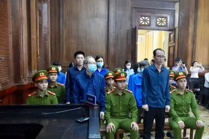 Tòa phạt cựu giám đốc BV Thủ Đức Nguyễn Minh Quân 21 năm tù về 2 tội tham ô, rửa tiền
