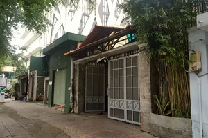 Kỳ lạ vụ ‘Tòa vừa xử phạt cọc, vừa buộc bàn giao nhà’