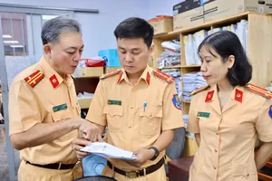 Phải làm sao để lấy lại tiền đã chuyển dư khi làm thủ tục đổi giấy phép lái xe?