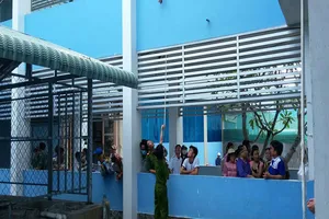 Nữ nhân viên y tế nhảy lầu bệnh viện