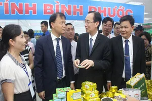 Rước tiểu thương đến hội nghị kết nối cung cầu hàng hóa