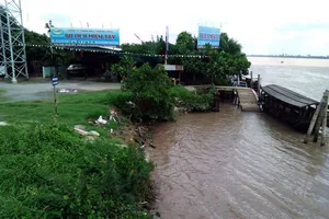 Một bến tàu du lịch buộc phải di dời do vi phạm hành lang cầu