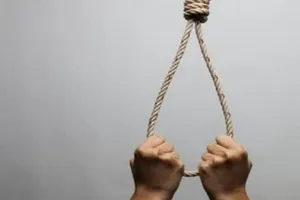 Một bị can chết trong tư thế treo cổ trong buồng giam