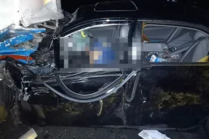 1 Chủ tịch huyện bị thương trong ô tô sau va chạm với xe khách