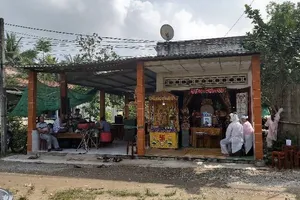 Đang ngủ, bị hàng xóm xông vào nhà chém tới tấp