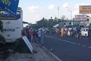 Va chạm xe khách và xe máy, 2 người thương vong 