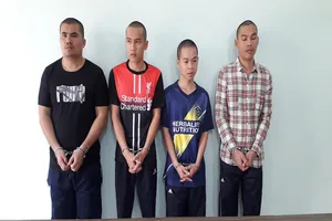 Dọa chủ nhà bằng mã tấu để cướp 15 con gà