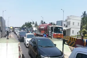 Miễn phí xe chở nước ngọt qua trạm BOT cầu Rạch Miễu