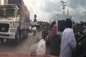 Công an vào cuộc vụ tài xế taxi bị tài xế xe khách chém