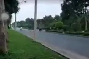 Nam sinh lớp 11 bị hàng chục người đuổi chém 