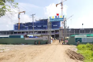 Rơi từ cẩu tháp công trình bệnh viện, 1 công nhân tử vong