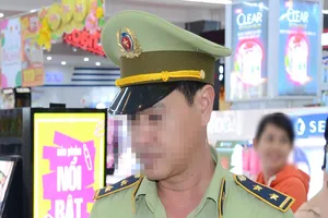 1 quản lý thị trường bị tạm đình chỉ vì quan hệ bất chính