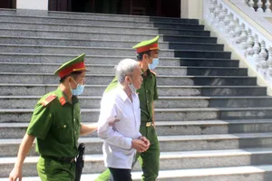 Hoãn xử cựu giám đốc hợp tác xã lừa 14 tỉ đồng