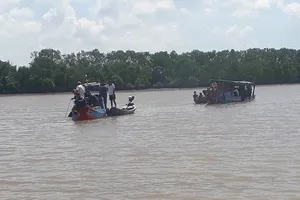 Chìm ghe ở cửa sông Ba Lai, 4 người chết, mất tích
