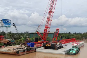 Lập biên bản công ty neo 2 sà lan 3.000 tấn cạnh cầu Rạch Miễu